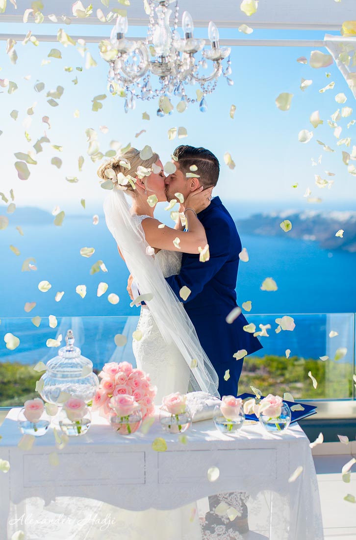 Santorini wedding photographer